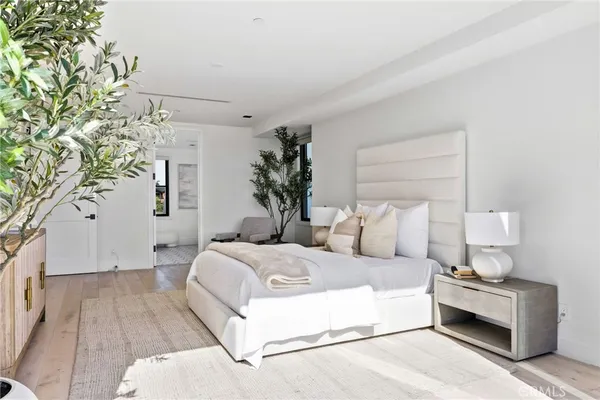 $6,490,000 | 17007 Edgewater Lane, Huntington Beach, CA 92649