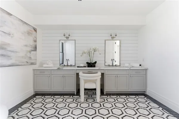 $6,490,000 | 17007 Edgewater Lane, Huntington Beach, CA 92649