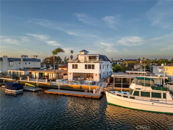 $6,490,000 | 17007 Edgewater Lane, Huntington Beach, CA 92649