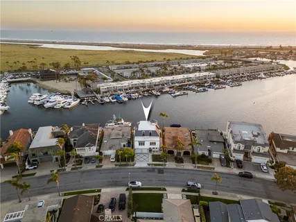 $6,695,000 | 17007 Edgewater Lane, Huntington Beach, CA 92649