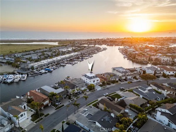 $6,490,000 | 17007 Edgewater Lane, Huntington Beach, CA 92649