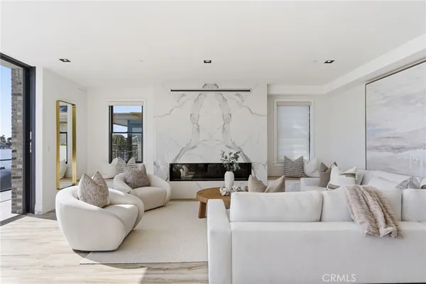 $6,490,000 | 17007 Edgewater Lane, Huntington Beach, CA 92649