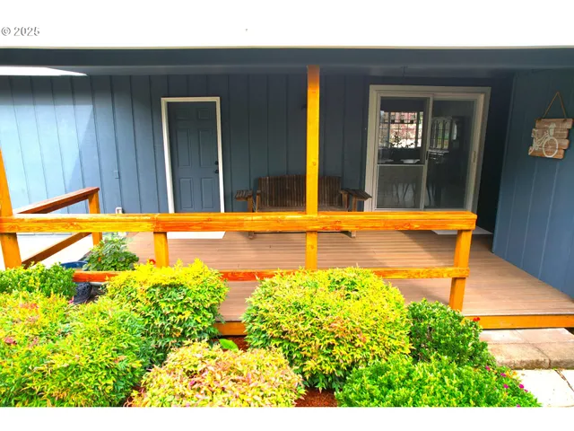 a view of an house with pool