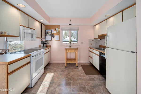$899,000 | 130 Van Allen Lane, Broadalbin, NY 12025