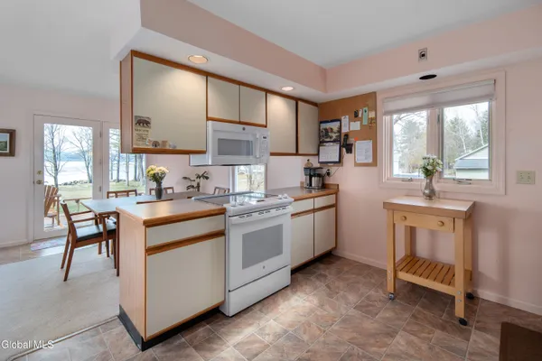 $899,000 | 130 Van Allen Lane, Broadalbin, NY 12025