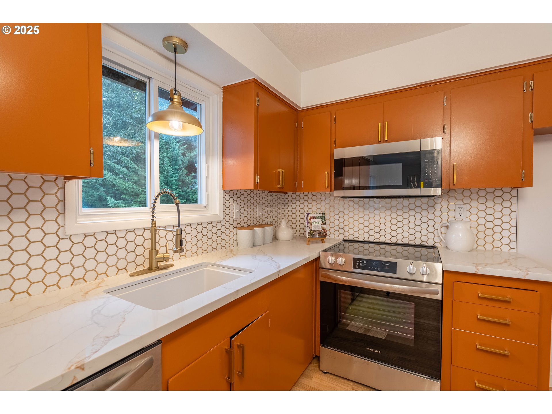 5130 Southwest Dosch Road Portland, OR 97239 - Photo 6 of 31 Gallery Image 6