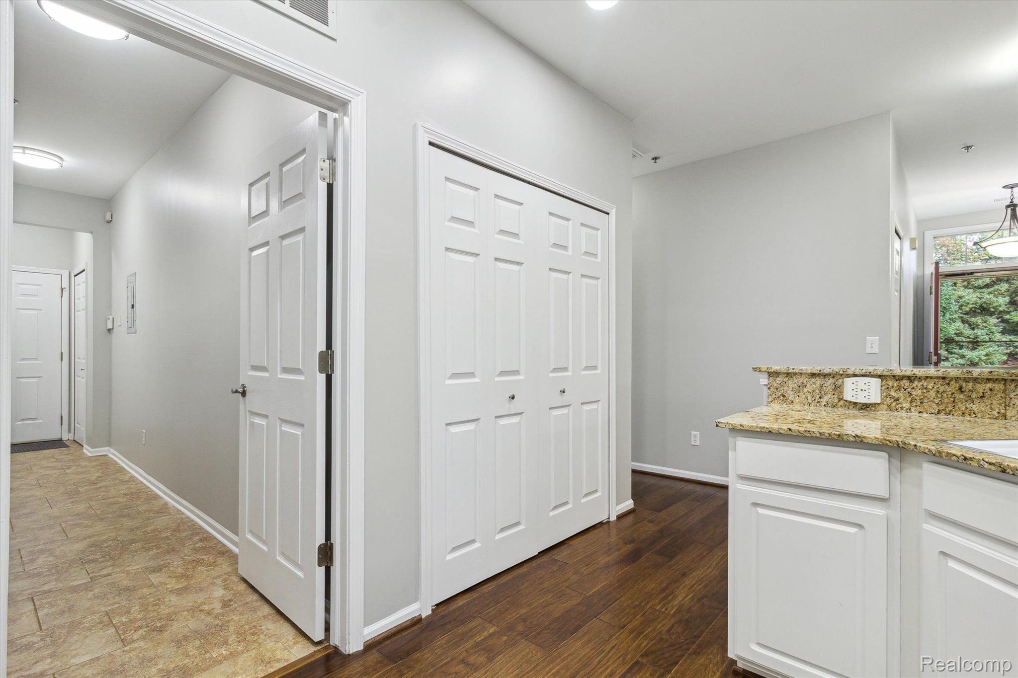 1658 Deepwood Circle Rochester, MI 48307 - Photo 18 of 42 Gallery Image 18