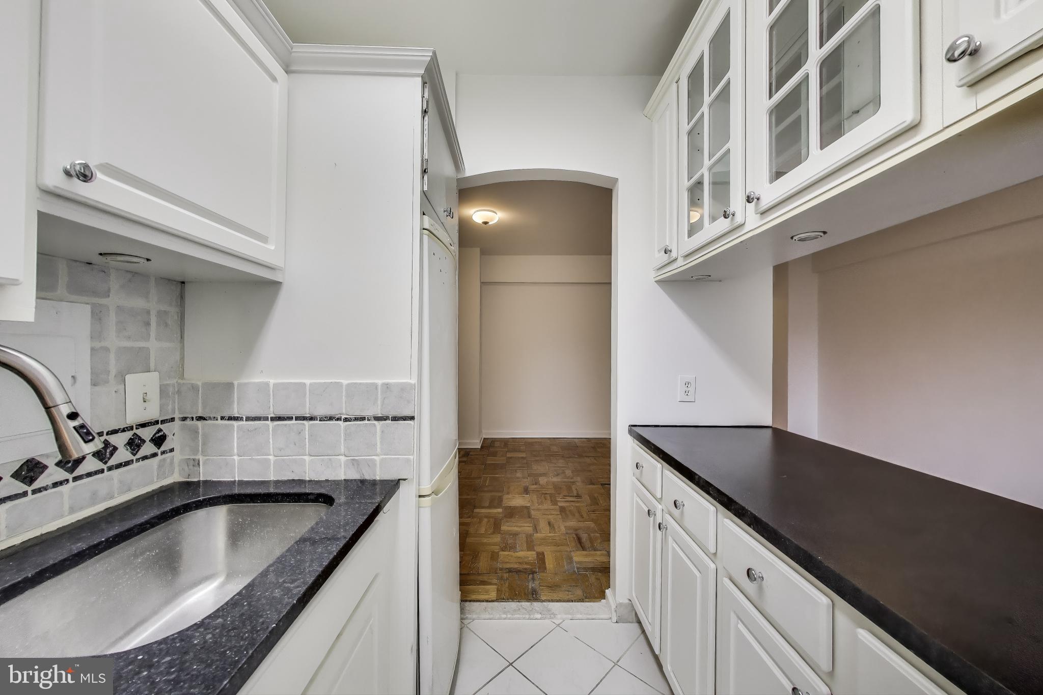 1 Scott Circle Northwest, Unit 121 Washington, DC 20036 - Photo 8 of 30 a kitchen with a sink and a stove