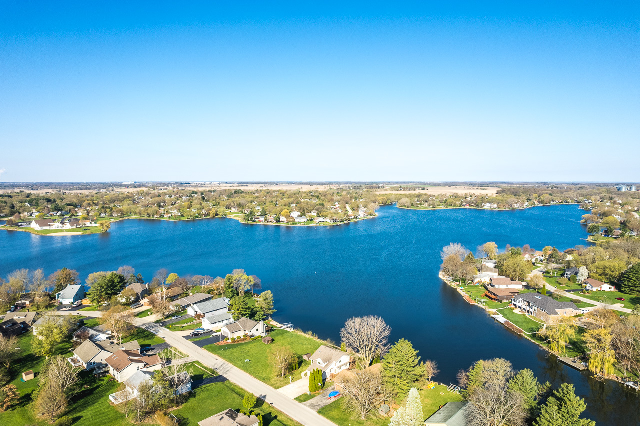 139 Pembroke Road Southwest Poplar Grove, IL 61065 - Photo 9 of 23 a view of a room with an ocean view