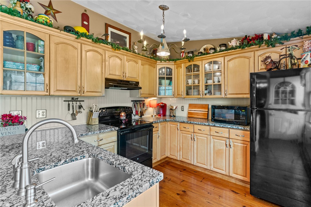 220 Plainfield Pike Scituate, RI 02857 - Photo 6 of 27