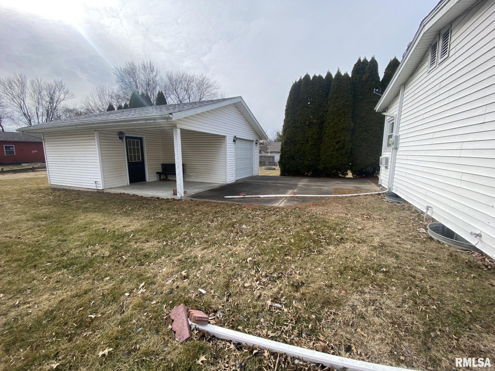 746 West Walnut Street Canton, IL 61520 - Photo 3 of 27