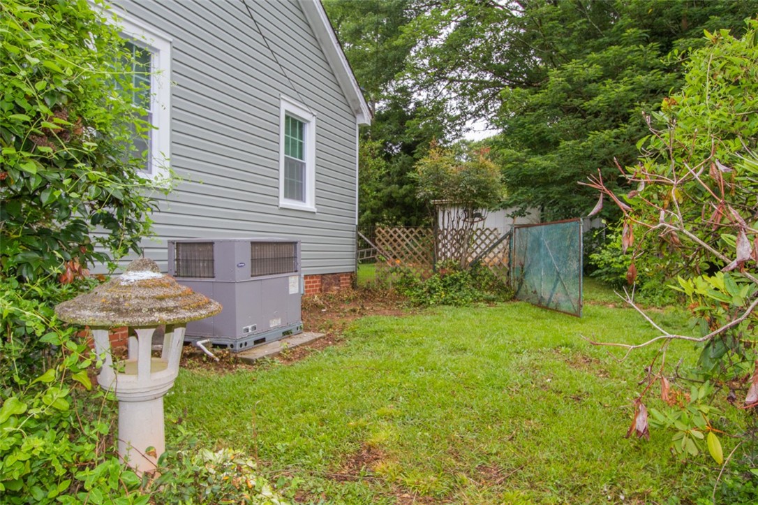 605 Marshall Avenue Anderson, SC 29621 - Photo 22 of 32 Side view leading to fenced backyard