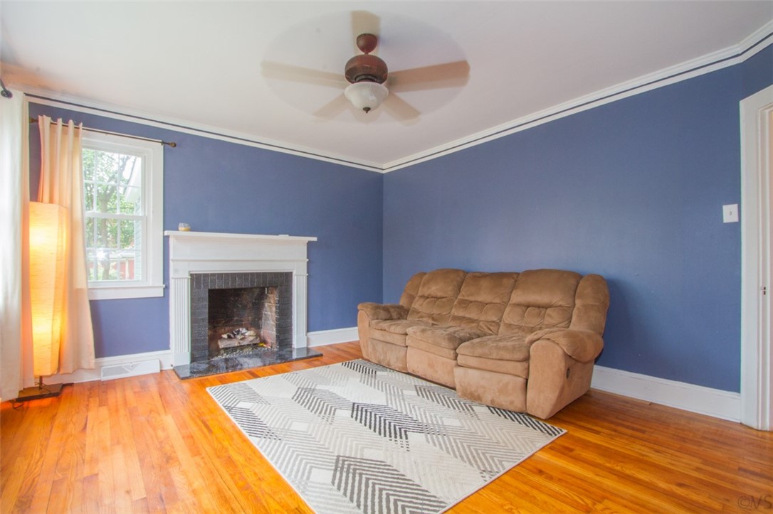 605 Marshall Avenue Anderson, SC 29621 - Photo 5 of 32 Family room featuring beautiful wood floors and ga
