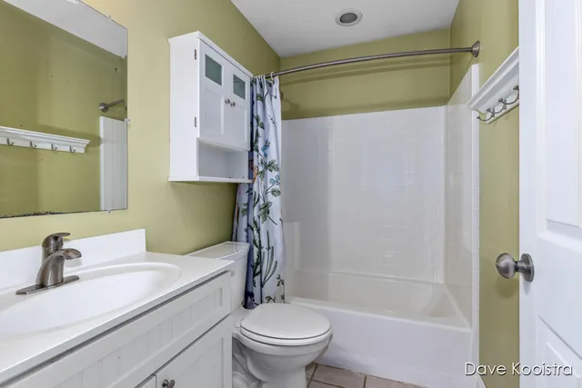 $549,900 | 6375 Duxbury Drive Southeast, Ada, MI 49301