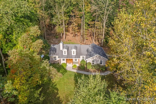 $549,900 | 6375 Duxbury Drive Southeast, Ada, MI 49301