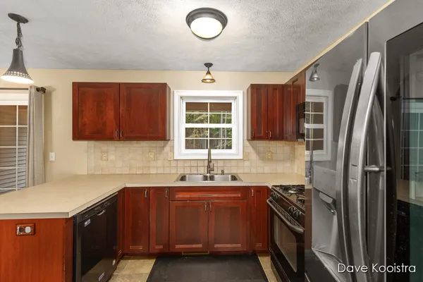 $540,000 | 6375 Duxbury Drive Southeast, Ada, MI 49301