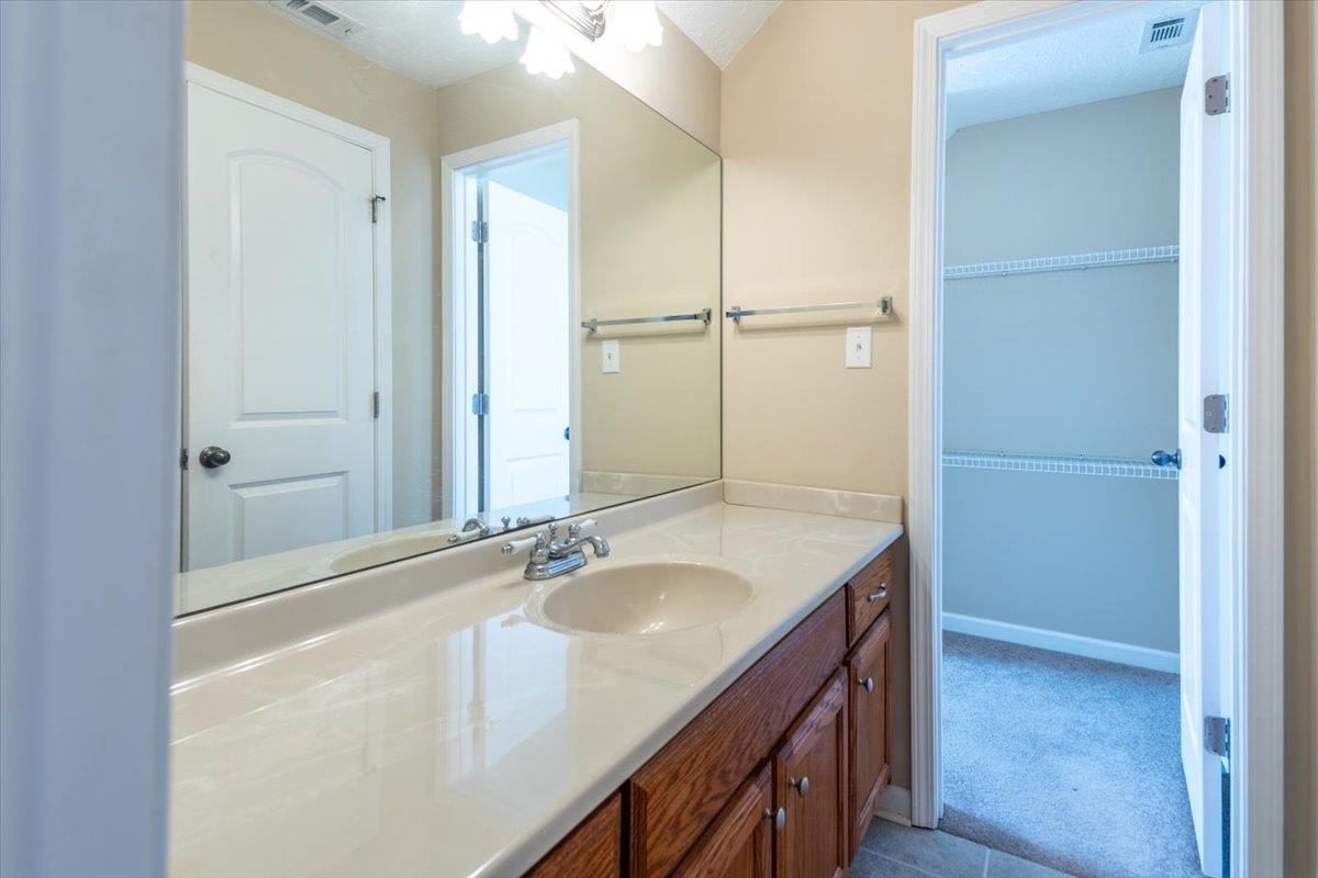 168 Clementine Road Atoka, TN 38004 - Photo 29 of 39 Jack n Jill Bath between 4th and 5th bedrooms