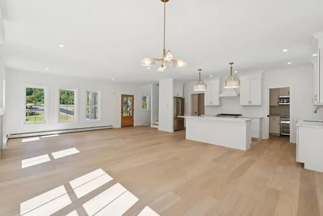 $935,000 | 8 Statler Lane, Freeport, ME 04032