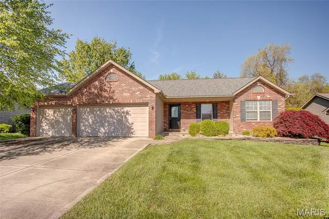 $382,500 | 2527 Gecko Drive, Maryville, IL 62062