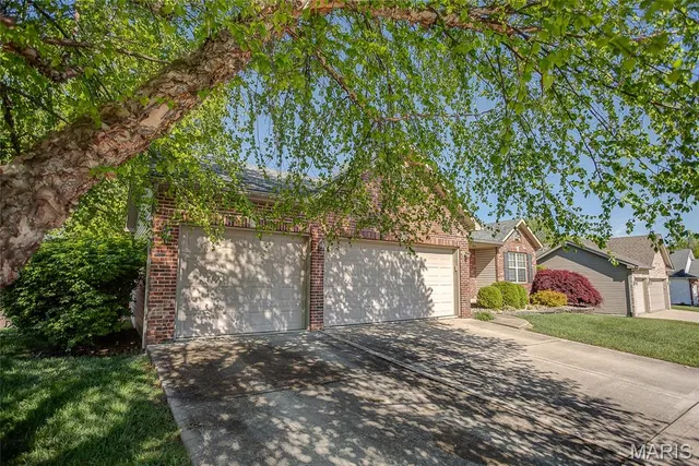 $382,500 | 2527 Gecko Drive, Maryville, IL 62062
