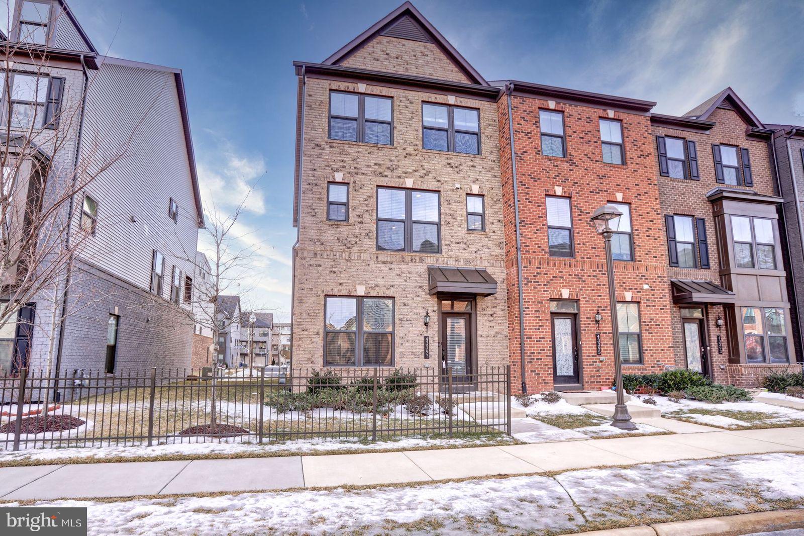 43397 Charitable Street Ashburn, VA 20148 - Photo 2 of 25 Exterior Front