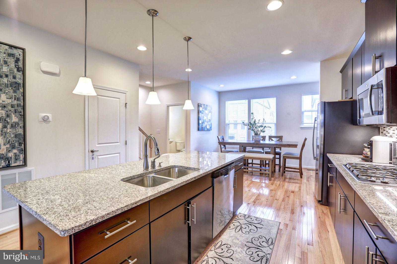 43397 Charitable Street Ashburn, VA 20148 - Photo 7 of 25 Center Kitchen Island