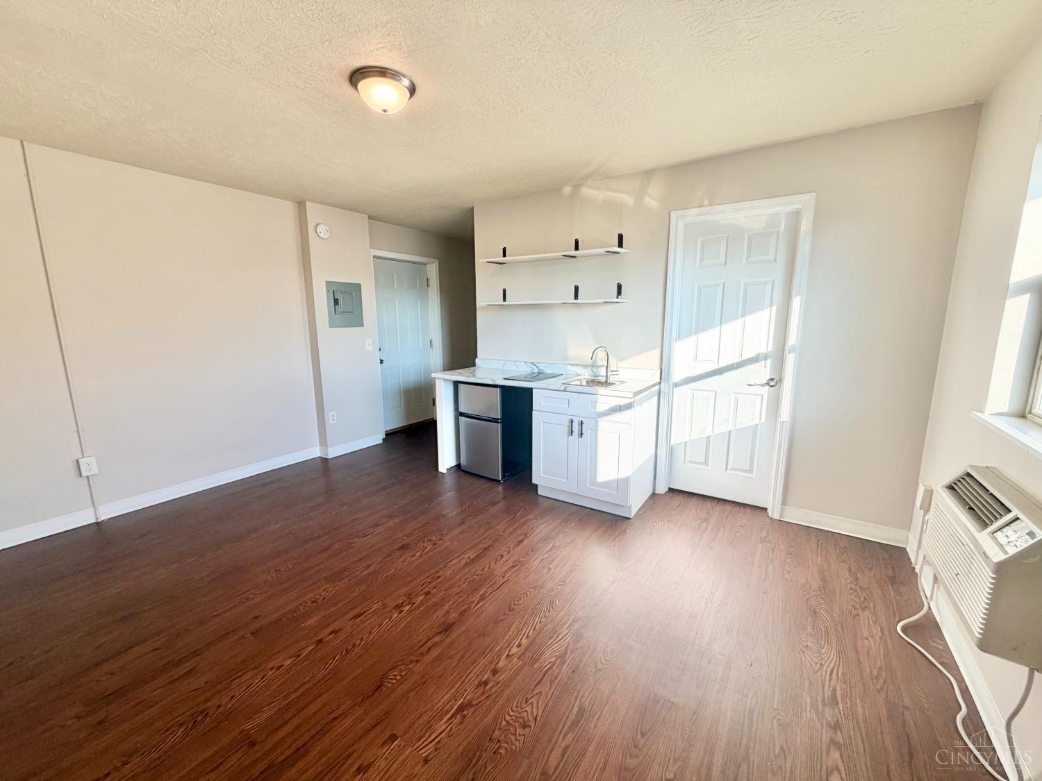 7743 Reading Road, Unit 213 Cincinnati, OH 45237 - Photo 3 of 6 Gallery Image 3