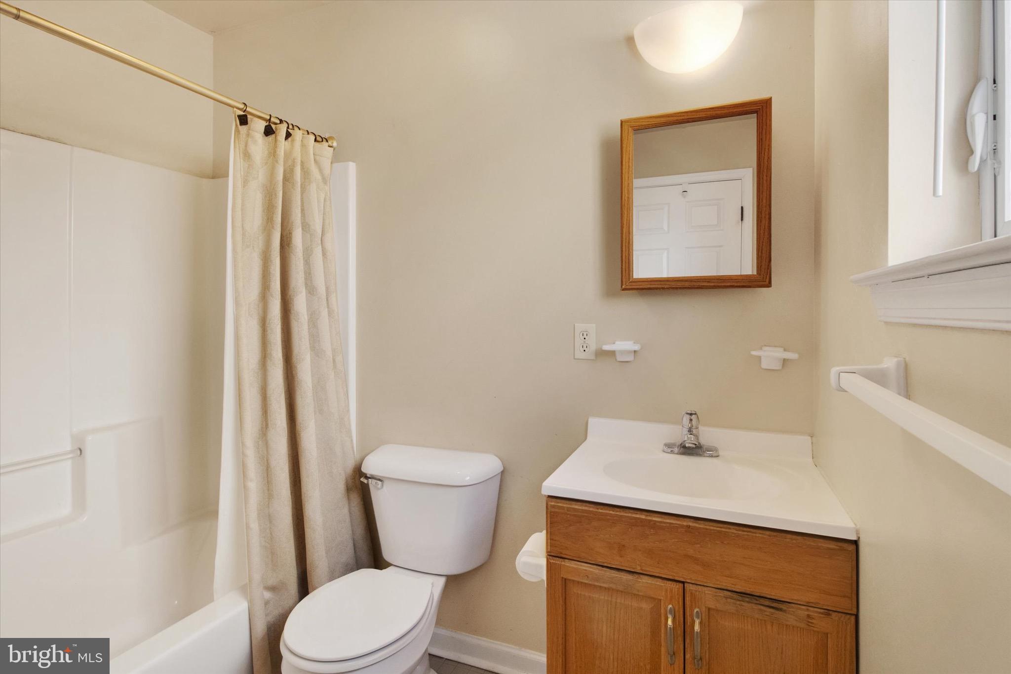 2008 West Union Street Chester, PA 19013 - Photo 22 of 36