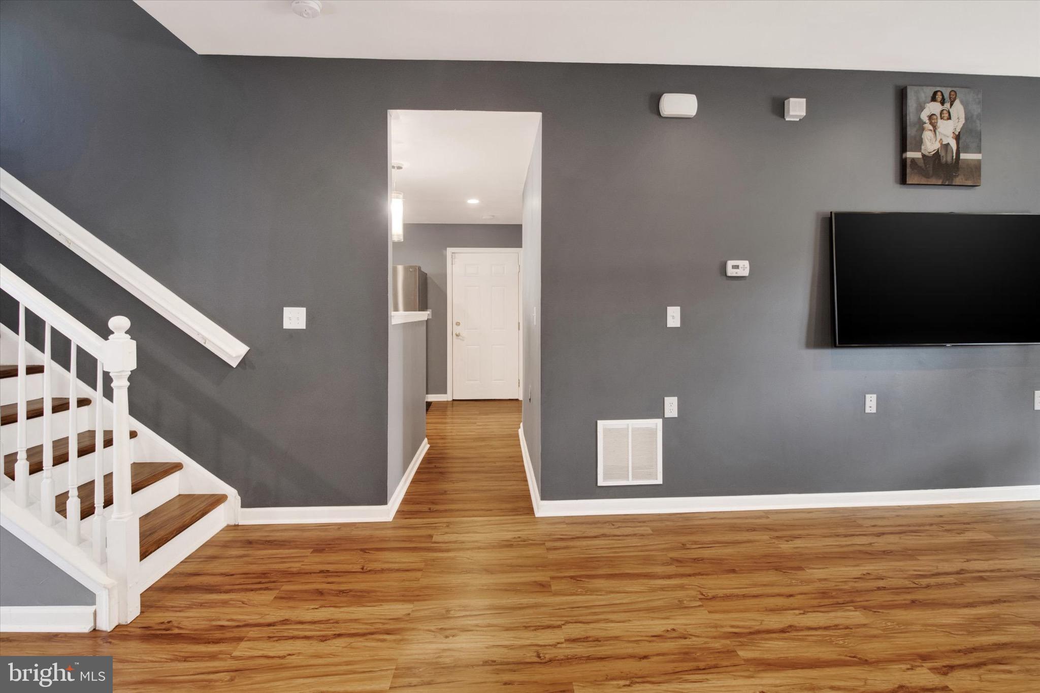 2008 West Union Street Chester, PA 19013 - Photo 5 of 36 Foyer