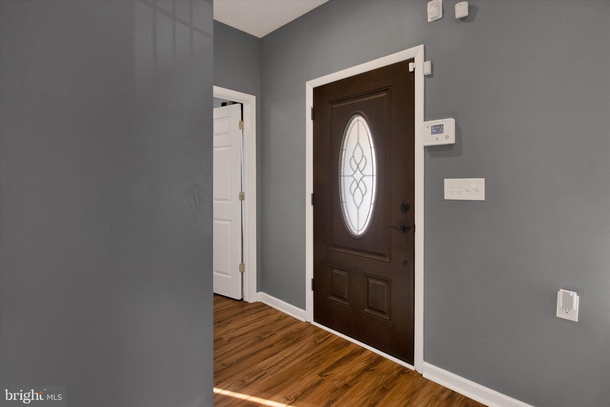 2008 West Union Street Chester, PA 19013 - Photo 6 of 36 Foyer