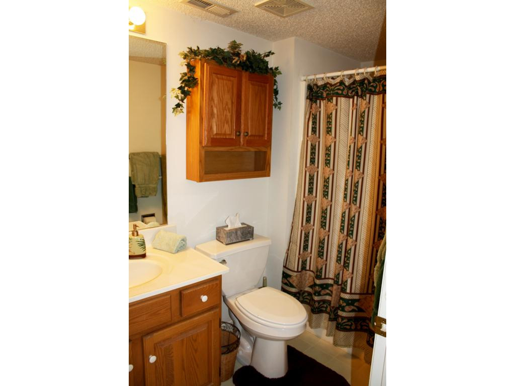 MAIN LEVEL FULL BATH