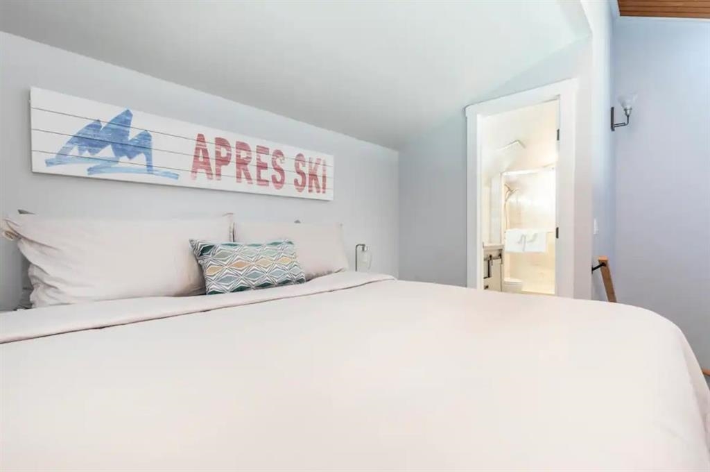 137 Laurel Mountain Road, Unit 418 Mammoth Lakes, CA 93546 - Photo 12 of 23 Bedroom featuring ensuite bathroom and vaulted ceiling