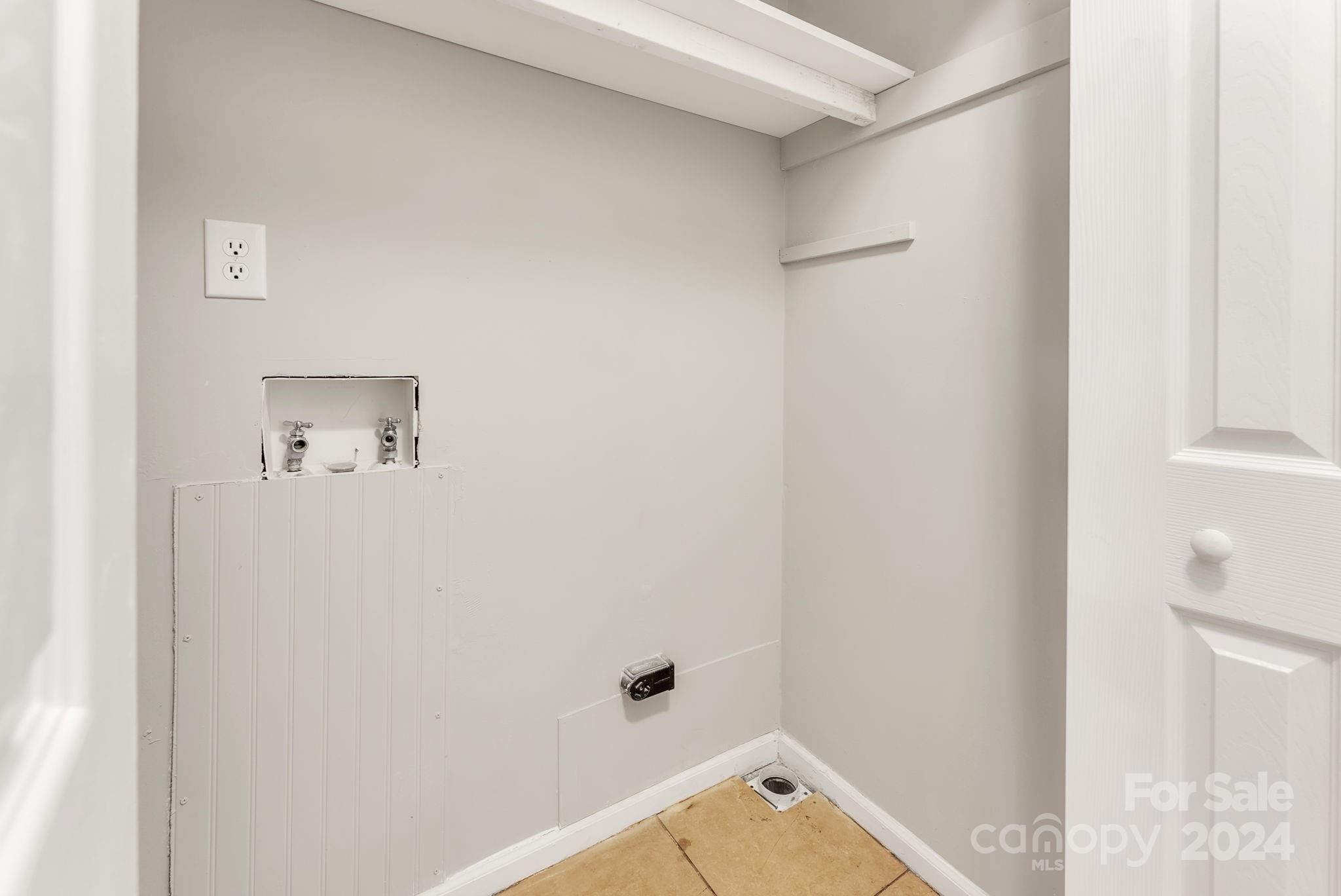 1018 Palmyra Drive Tega Cay, SC 29708 - Photo 26 of 36 a bathroom with a tub