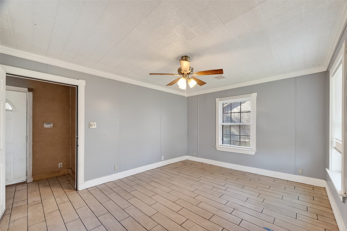 15627 Market Street Channelview, TX 77530 - Photo 12 of 35 a view of an empty room with a window