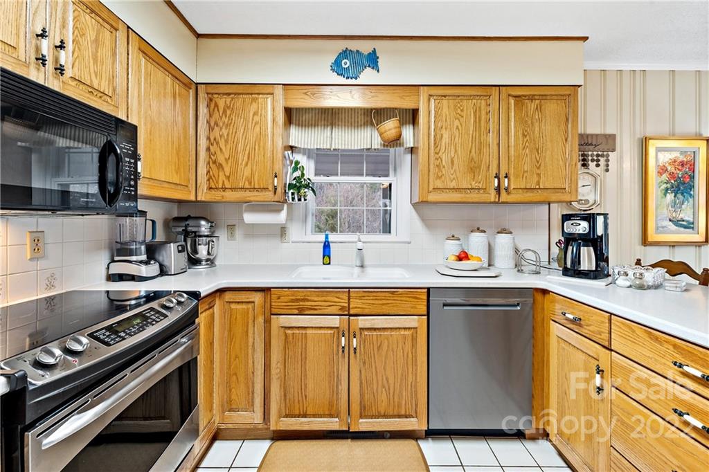 215 Tyler Heights Road Marion, NC 28752 - Photo 14 of 41 Gallery Image 14