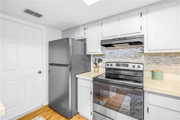 a view of a storage & utility room with washer and dryer
