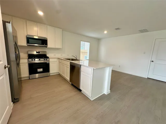 $1,875 | 13310 Rayhill Drive, Conroe, TX 77303