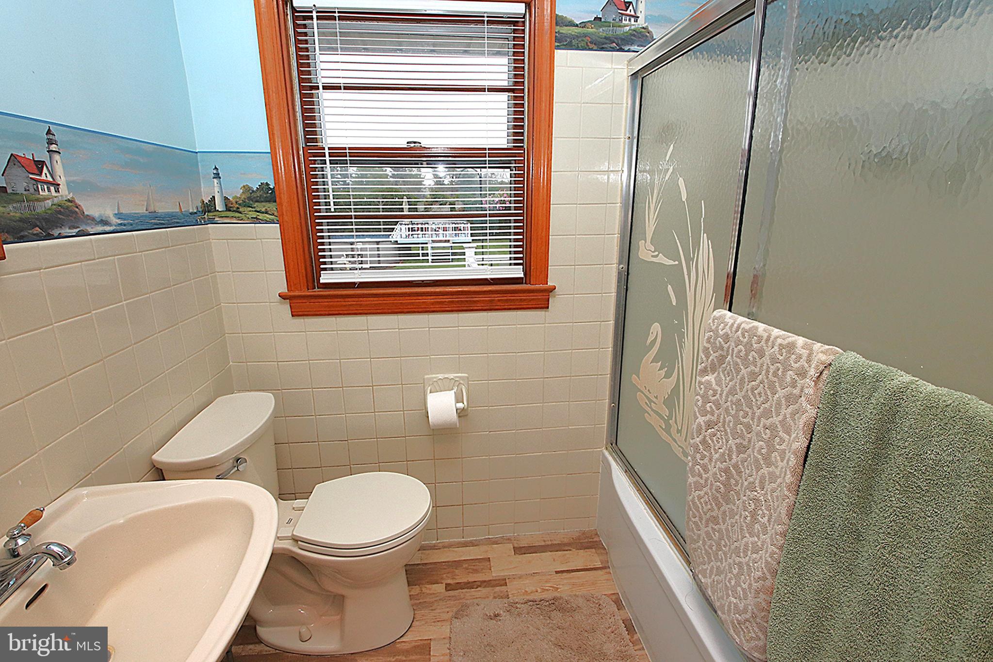 14540 National Pike Clear Spring, MD 21722 - Photo 21 of 37 Main level full Bathroom