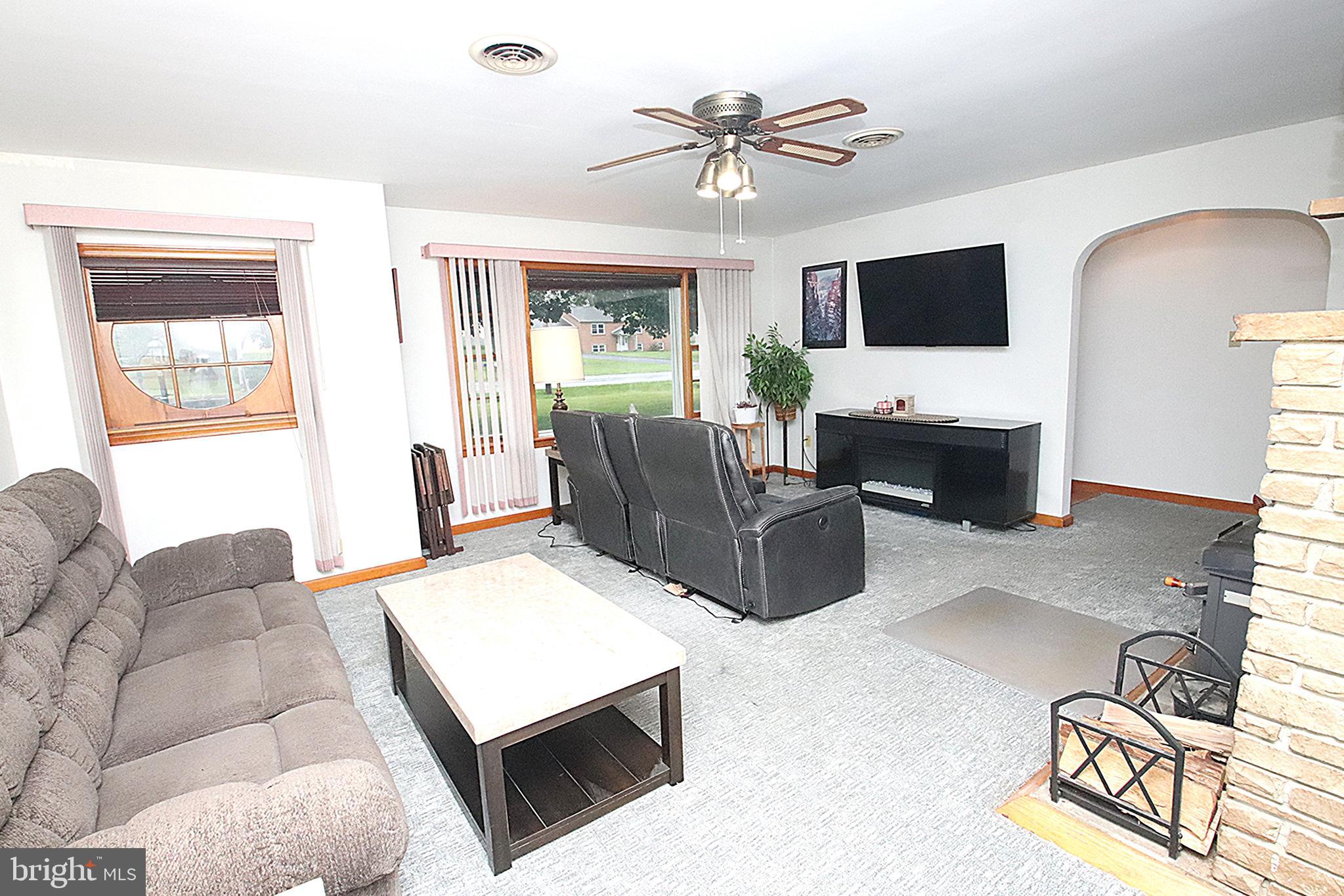 14540 National Pike Clear Spring, MD 21722 - Photo 6 of 37 Large Living Room