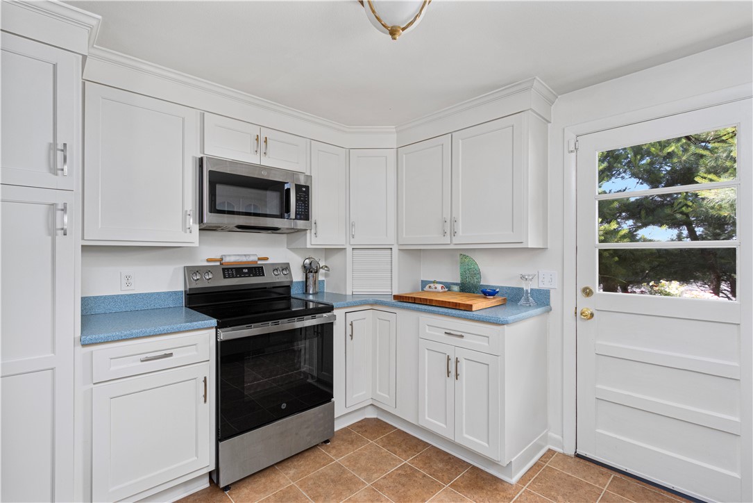 141 Redwood Road Portsmouth, RI 02871 - Photo 10 of 30
