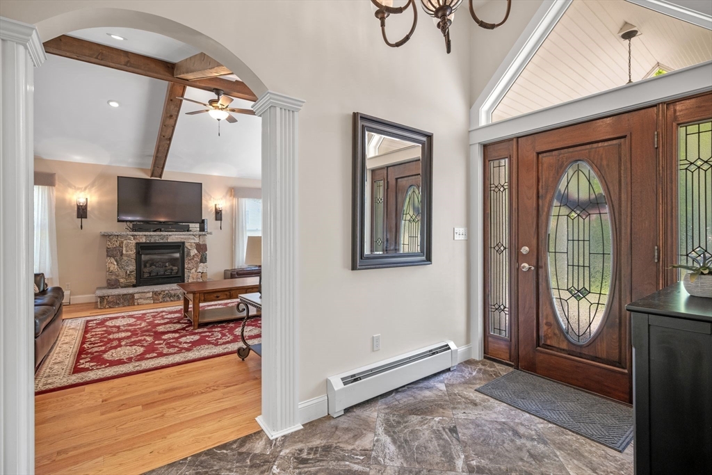 9 Oxford Road Gloucester, MA 01930 - Photo 3 of 41