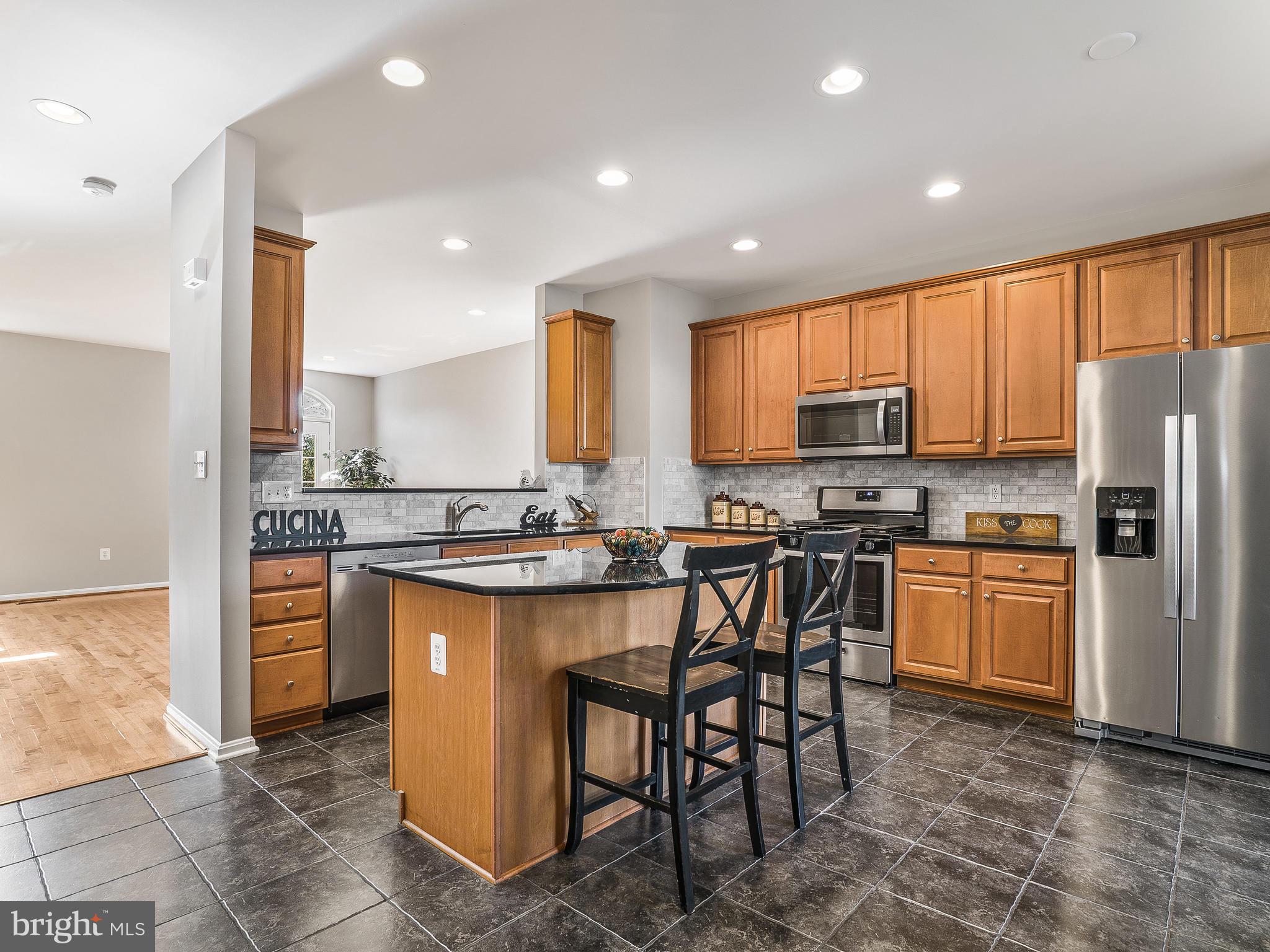 24712 Clock Tower Square Aldie, VA 20105 - Photo 3 of 30 Sleek Kitchen with new Stainless Steel Appliances