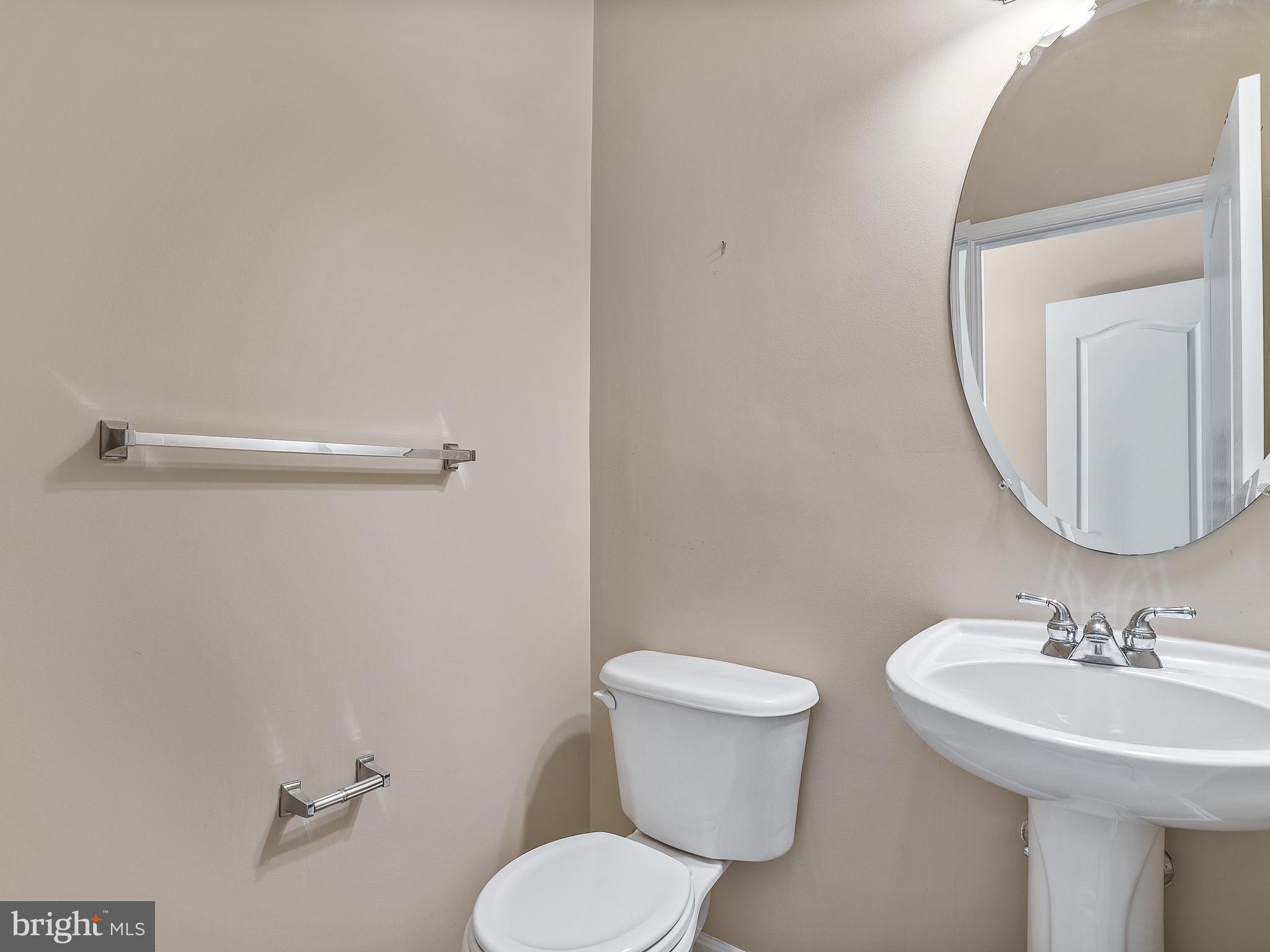 24712 Clock Tower Square Aldie, VA 20105 - Photo 7 of 30 Ground Floor 1/2 Bath