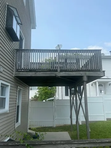 $1,800 | 31 Hanover Street, Unit 2, Fall River, MA 02720