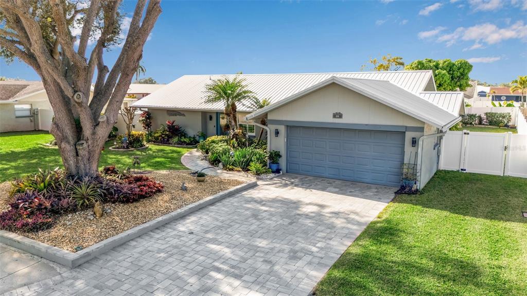 1014 63rd Street West Bradenton, FL 34209 - Photo 5 of 44