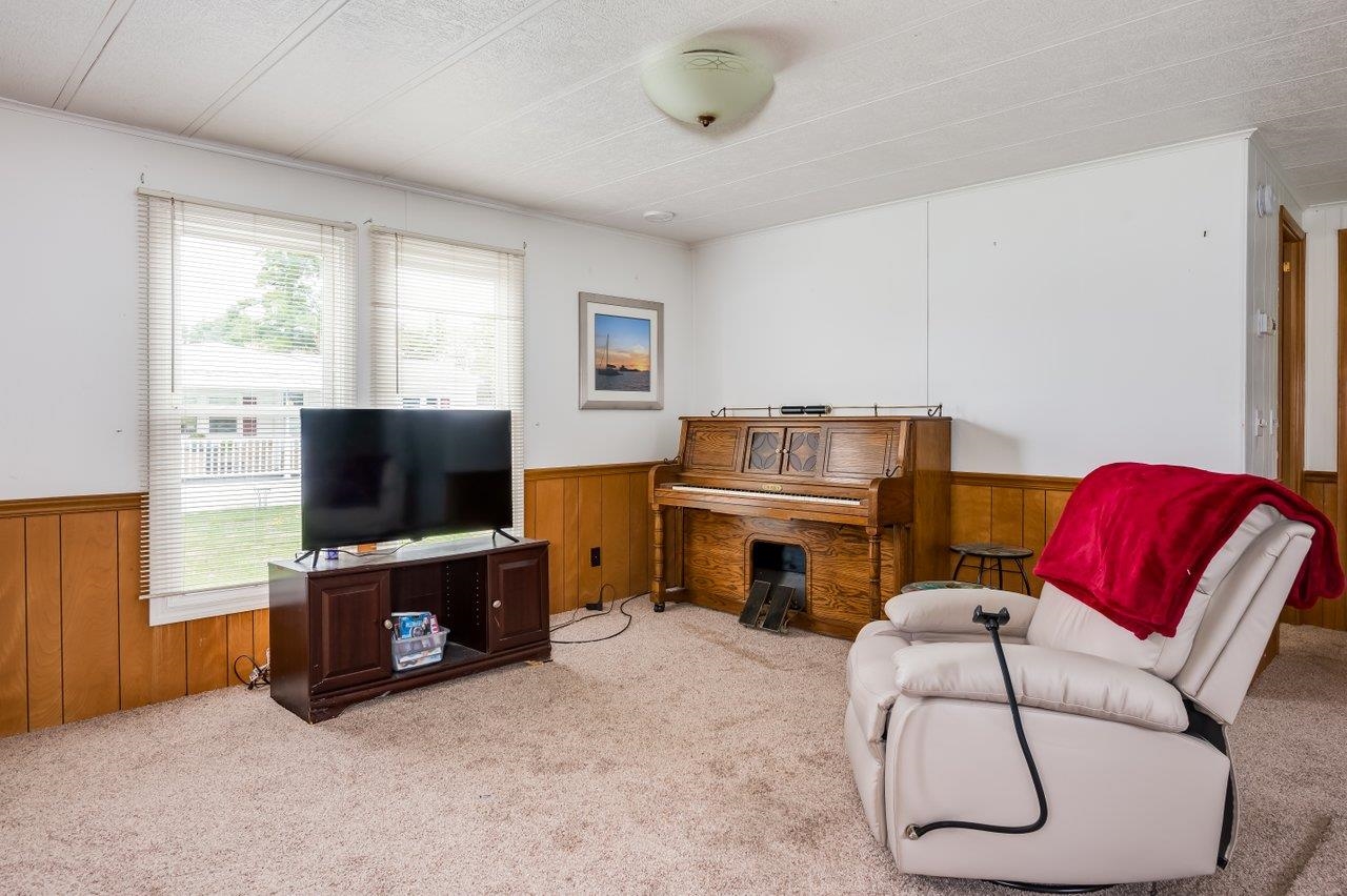 5 Monadnock Drive Rochester, NH 03867 - Photo 3 of 40