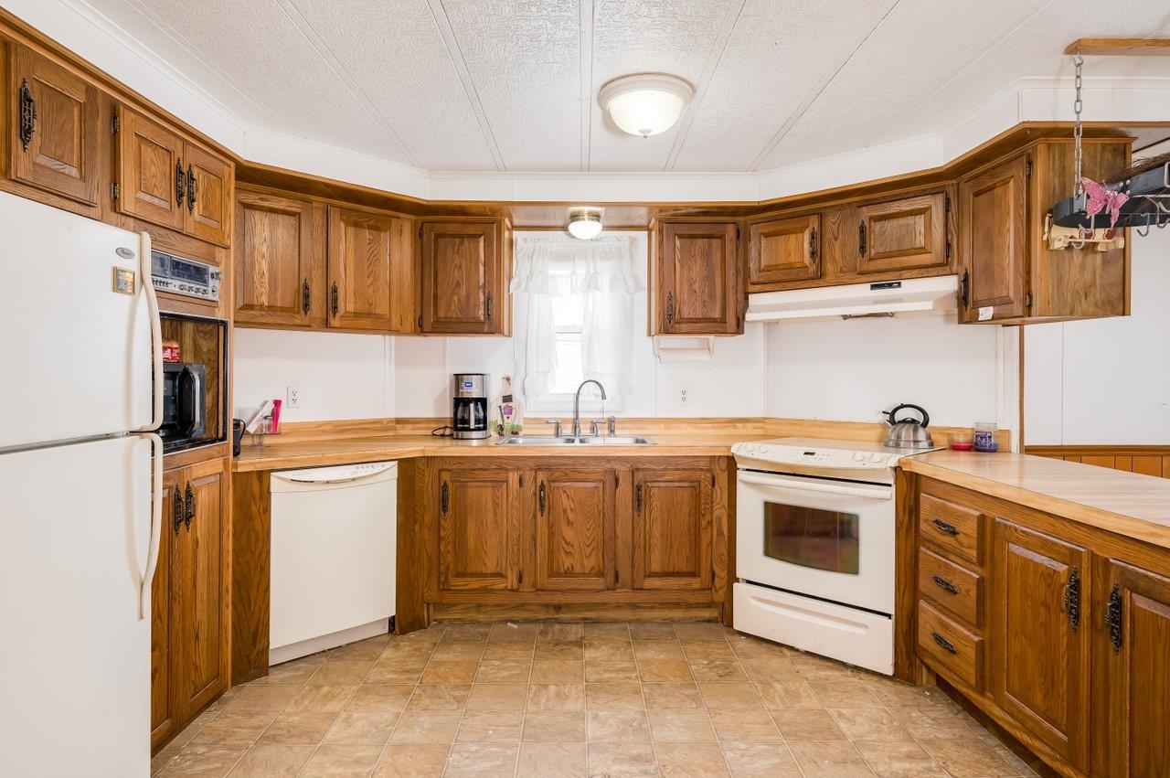 5 Monadnock Drive Rochester, NH 03867 - Photo 8 of 40