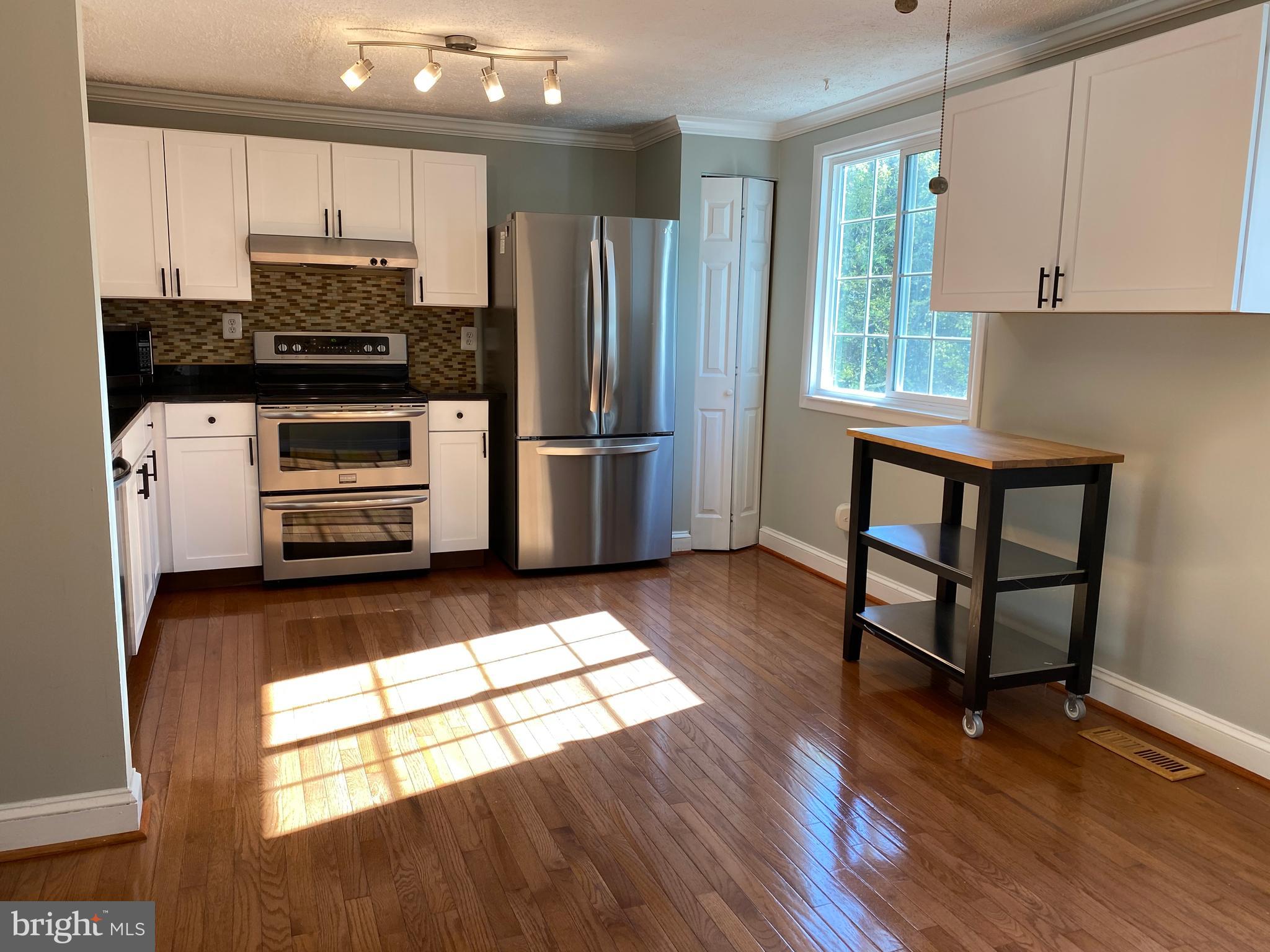 1666 Barnstead Drive Reston, VA 20194 - Photo 13 of 51 Kitchen