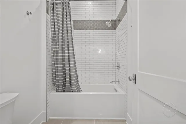 $1,300,000 | 195 North Addison Avenue, Unit PH03, Elmhurst, IL 60126