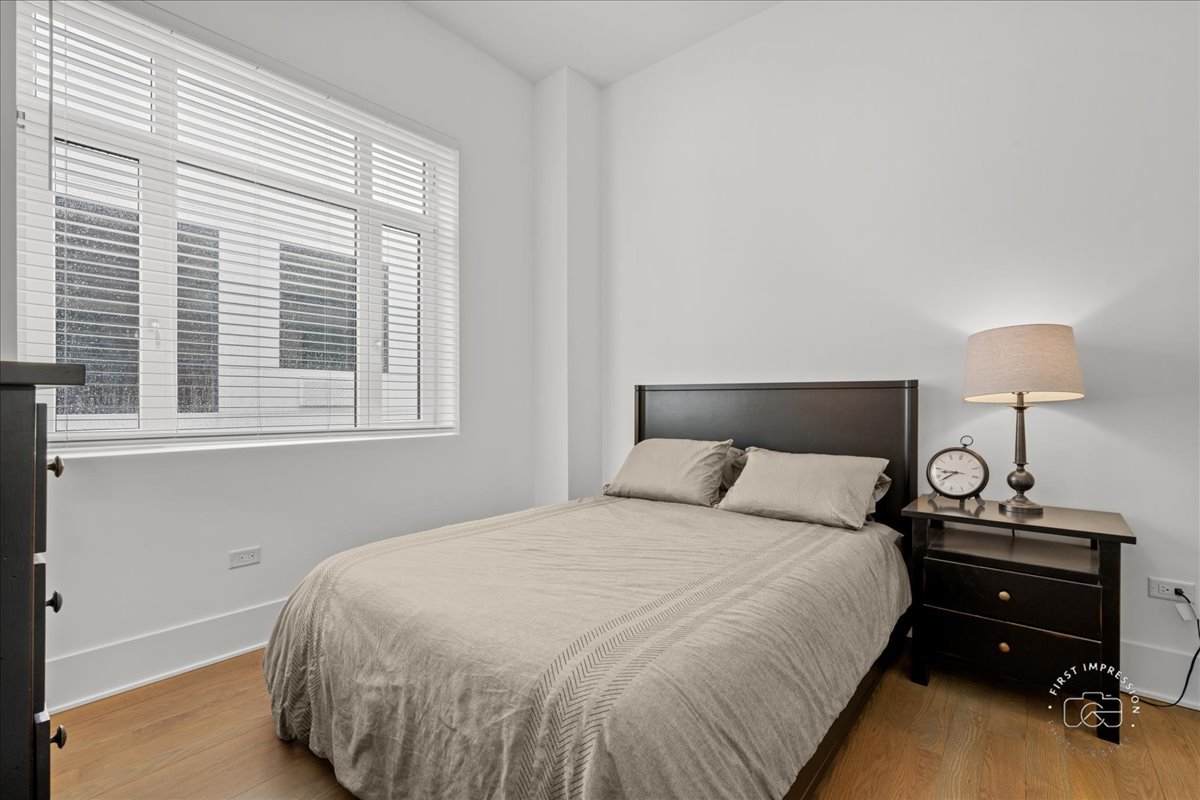 195 North Addison Avenue, Unit PH03 Elmhurst, IL 60126 - Photo 17 of 36 a bedroom with a bed and a window